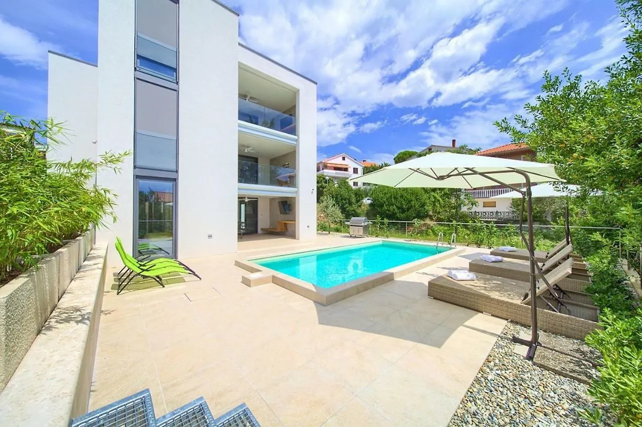 Villa Celeia Krk Town Apartment